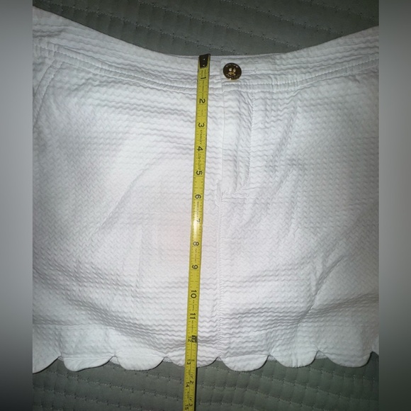 Lilly Pulitzer white scalloped hem textured skort. Size 4. VGUC - Picture 6 of 9